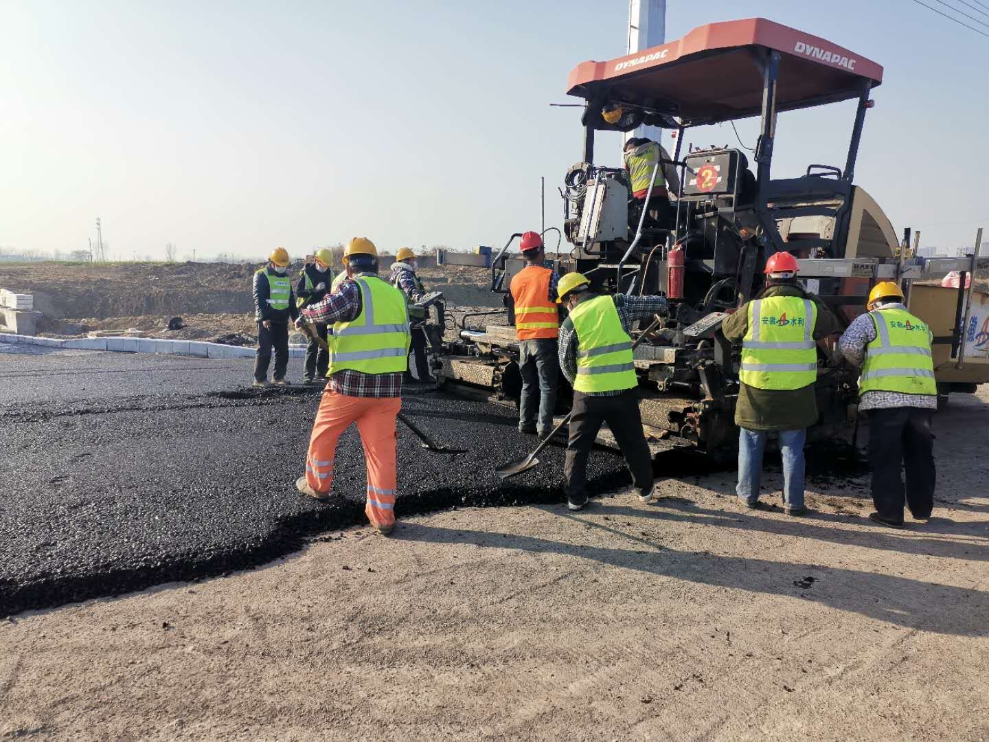 1586768973437202.jpg 瀝青攤鋪.jpg