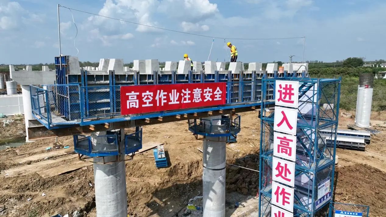 1699408732646338.jpg 工地3.jpg