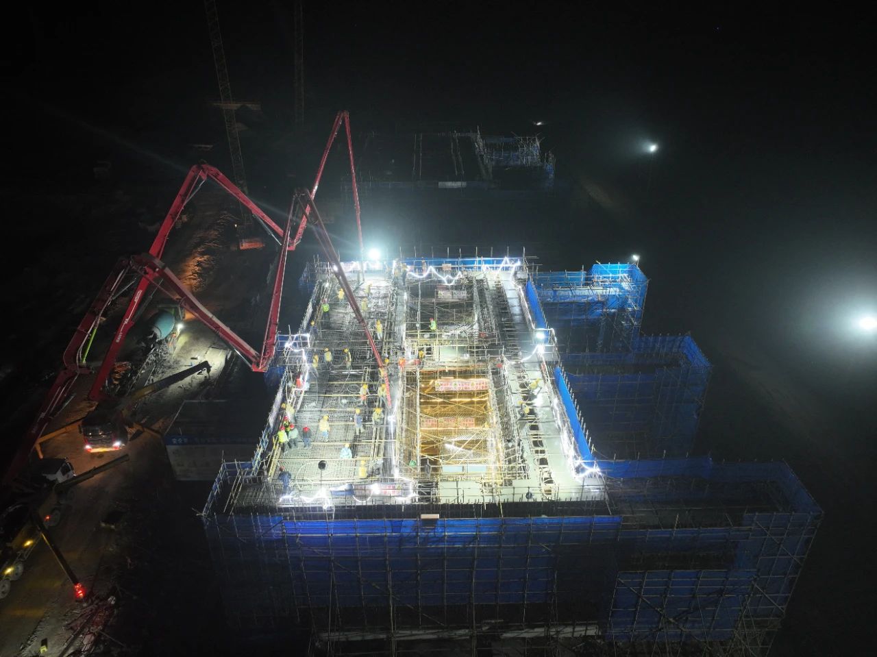 1744591959596936.jpg 2.jpg