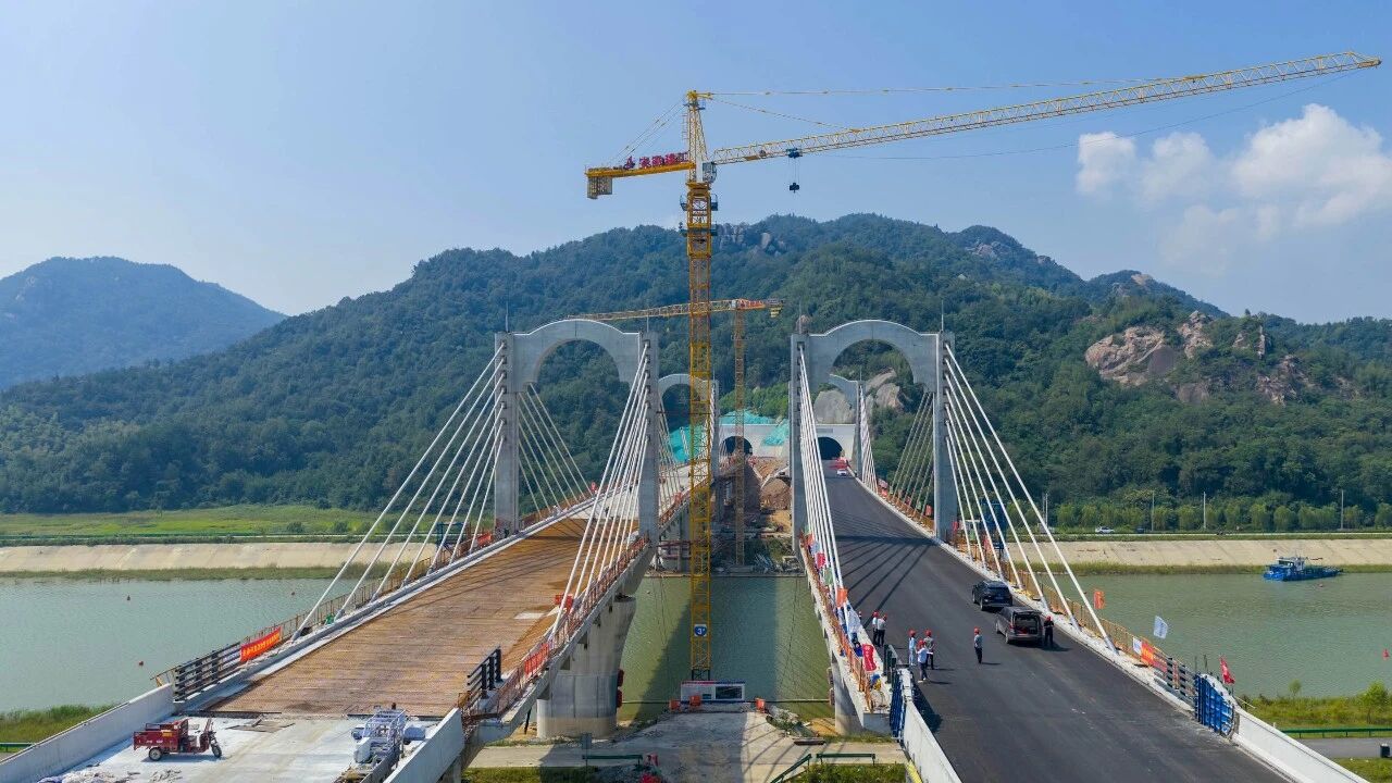 1758156440762006.jpg 2.jpg